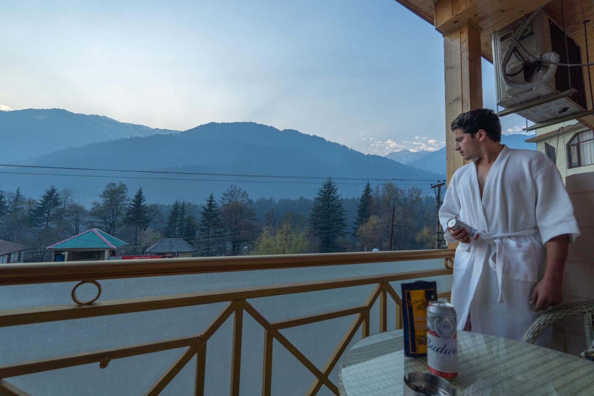West Western Resort Manali #Neartomallroad #Gym #Lawn #Playingzone #Pooltable #Kidsfriendly #Mountainview #Tabletennis #Familyfriendly #Privateparking Buitenkant foto