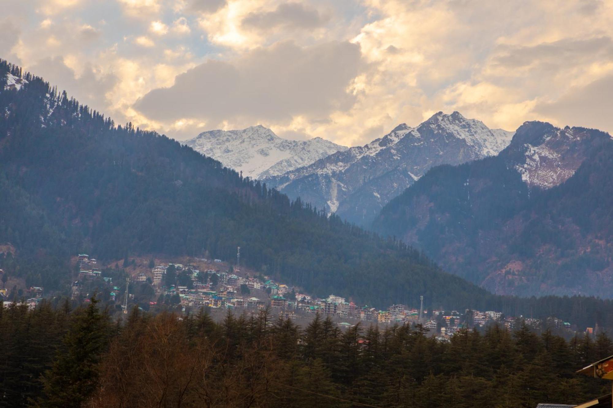 West Western Resort Manali #Neartomallroad #Gym #Lawn #Playingzone #Pooltable #Kidsfriendly #Mountainview #Tabletennis #Familyfriendly #Privateparking Buitenkant foto