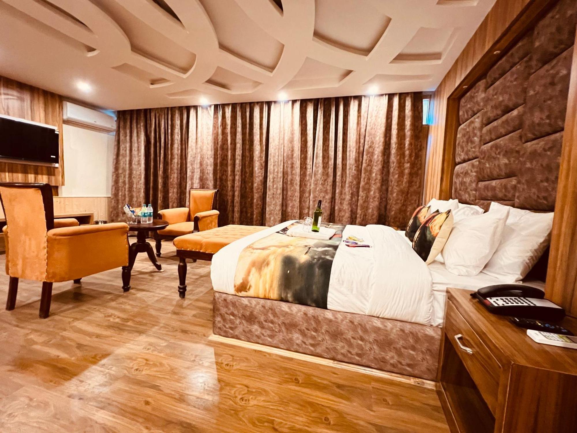 West Western Resort Manali #Neartomallroad #Gym #Lawn #Playingzone #Pooltable #Kidsfriendly #Mountainview #Tabletennis #Familyfriendly #Privateparking Buitenkant foto