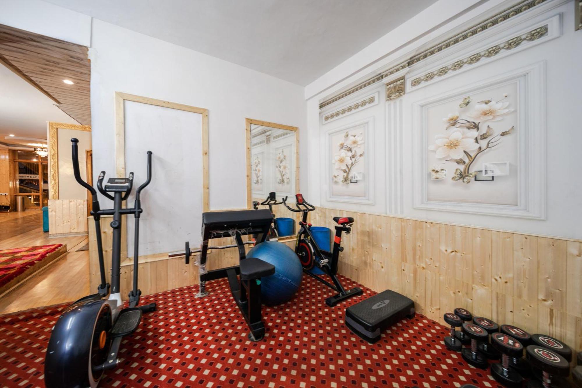 West Western Resort Manali #Neartomallroad #Gym #Lawn #Playingzone #Pooltable #Kidsfriendly #Mountainview #Tabletennis #Familyfriendly #Privateparking Buitenkant foto